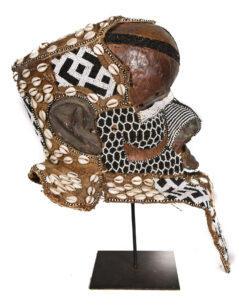 Object Royal Mask Ethnic group: KUBA, Bushoong Bwoom Country: DR Congo Material: Wood, Beads, Cauris, Copper Period: Mid 20th century Sold with stand: No Dimensions: 40x30x30 cm Weight: 2500 gram Condition: Good condition, used with some signs of wear