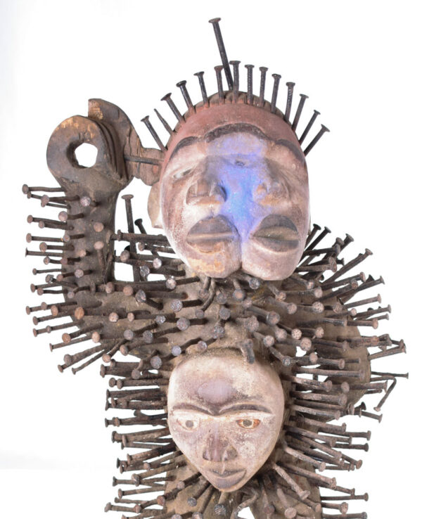 Figure - Wood, nails - Nkisi - Yombe - Congo