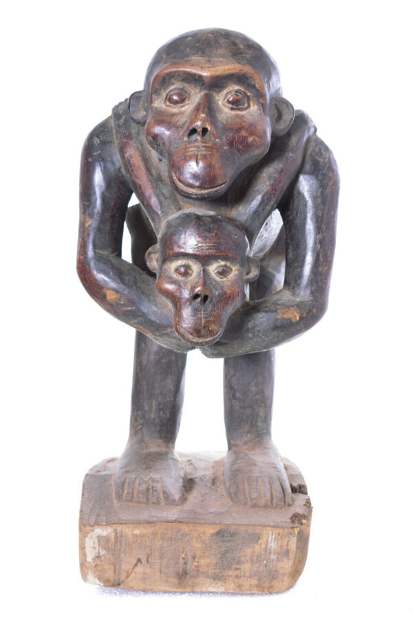 Monkey maternity Figure - Wood - Bulu - Cameroon