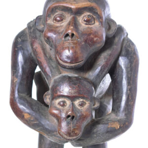 Monkey maternity Figure - Wood - Bulu - Cameroon
