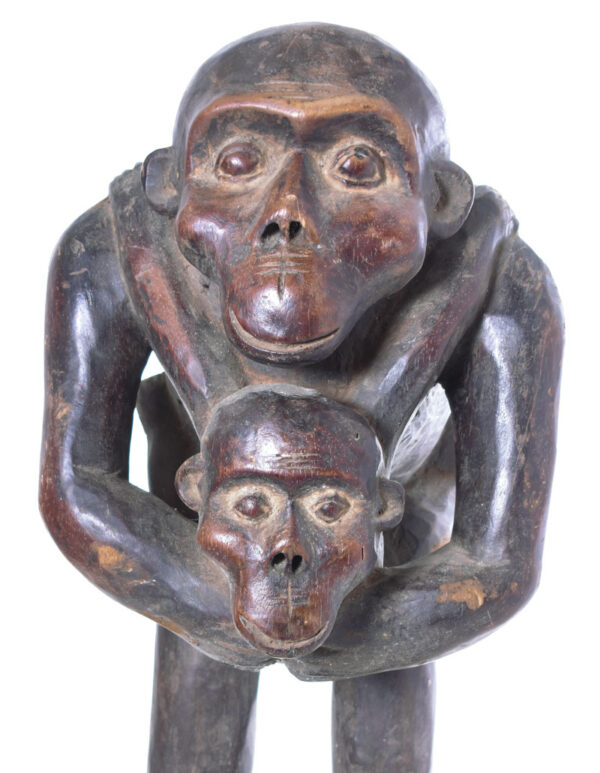 Monkey maternity Figure - Wood - Bulu - Cameroon