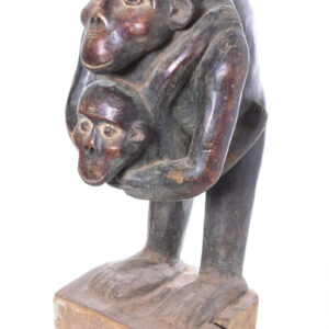 Monkey maternity Figure - Wood - Bulu - Cameroon