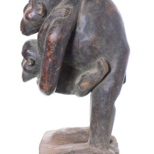 Monkey maternity Figure - Wood - Bulu - Cameroon