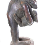 Monkey maternity Figure - Wood - Bulu - Cameroon