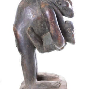 Monkey maternity Figure - Wood - Bulu - Cameroon