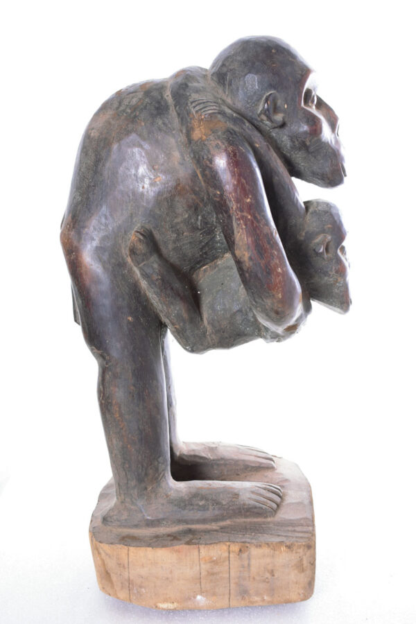 Monkey maternity Figure - Wood - Bulu - Cameroon