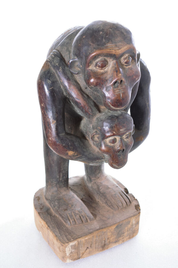 Monkey maternity Figure - Wood - Bulu - Cameroon