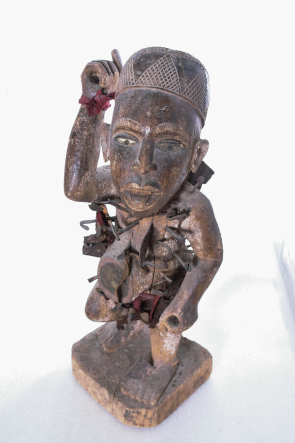 Figure - Wood, nails - Nkisi - Yombe - Congo