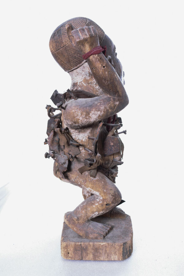 Figure - Wood, nails - Nkisi - Yombe - Congo