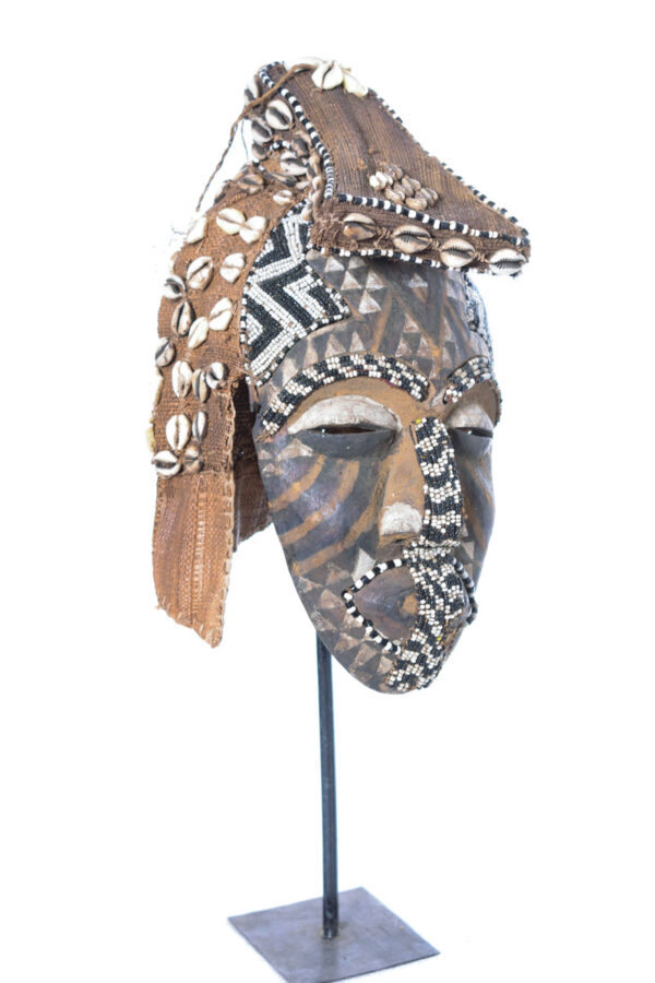 Mask - Beads, Cauris, Plant fibre, Wood - Ngaady A Waash Bushoong - Kuba - Congo