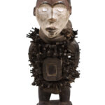 Nkisi Figure - Nail, Wood, Glass - Yombe - Congo