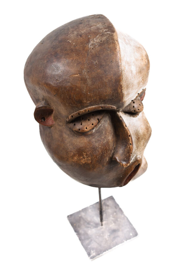 Mbangu distorted mask - Wood - Pende - Congo