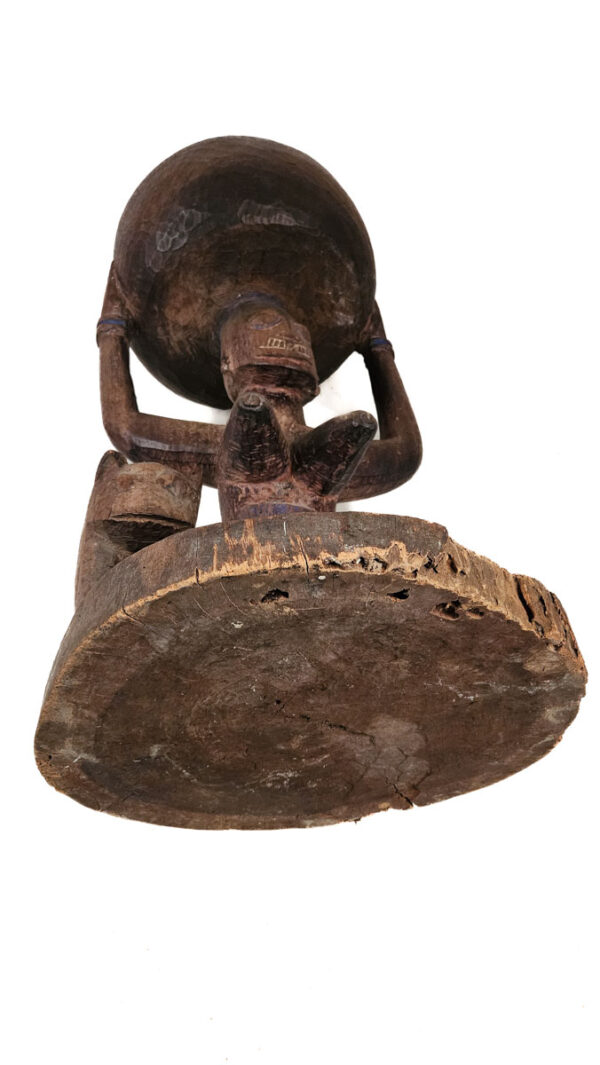 Bowl carier Figure - Wood - Yoruba - Nigeria