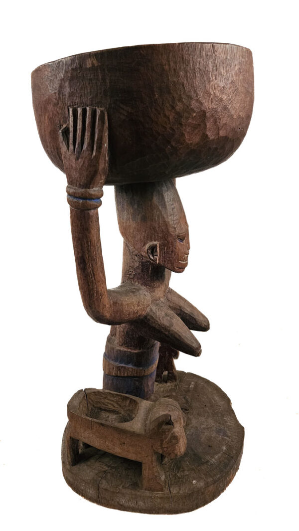 Bowl carier Figure - Wood - Yoruba - Nigeria