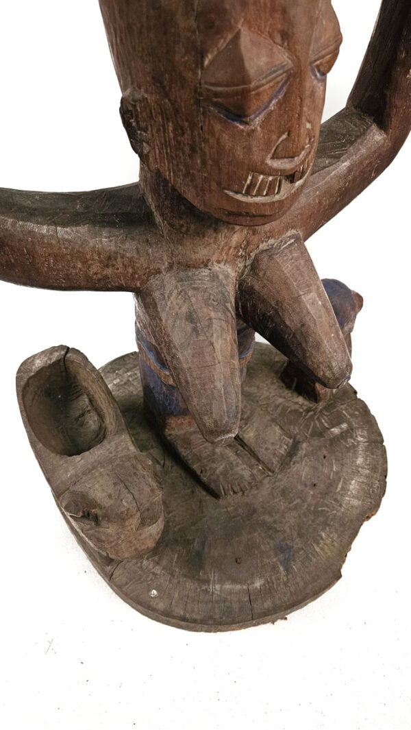 Bowl carier Figure - Wood - Yoruba - Nigeria