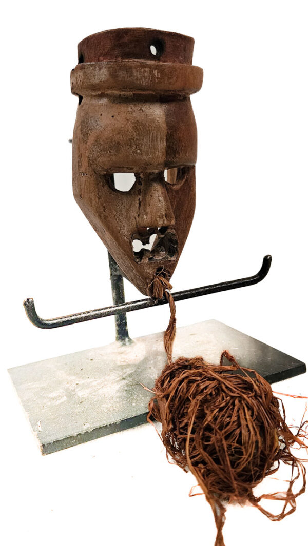 Passport mask - Wood - Salampasu - Congo