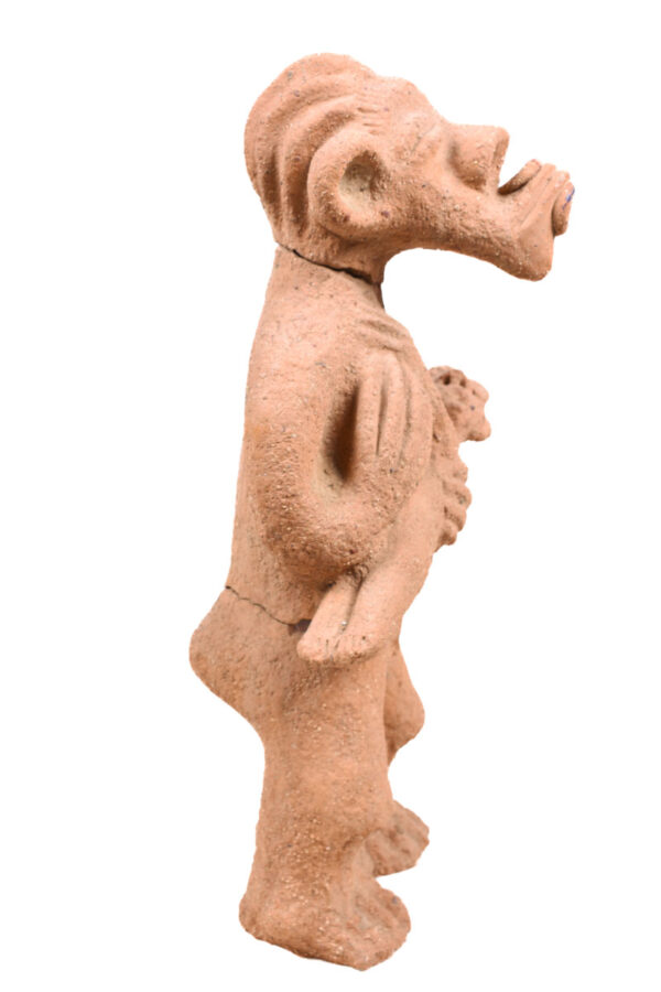 Maternity Figure - Terracotta- Lobi - Burkina FasoSuch pieces are used in rites related to fertility. Terracotta statues are relatively rare.