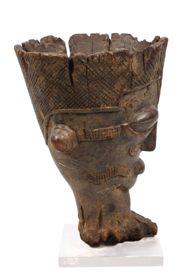 Anthropomorphic Cup - Wood - Kuba - Congo