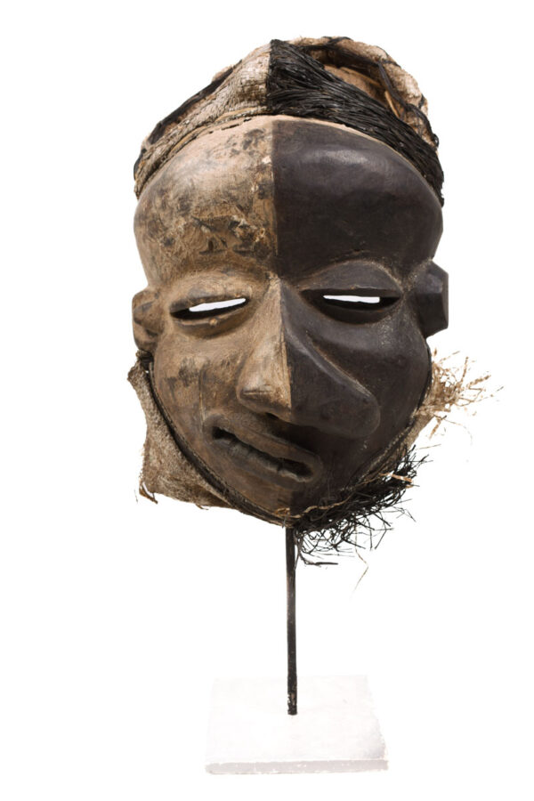 Mbangu distorted mask - Wood - Pende - Congo