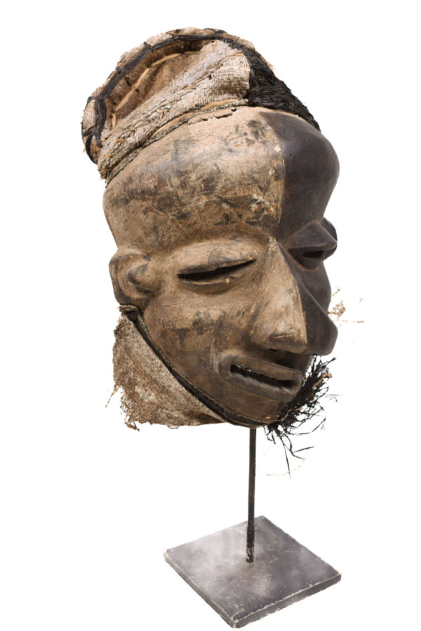 Mbangu distorted mask - Wood - Pende - Congo