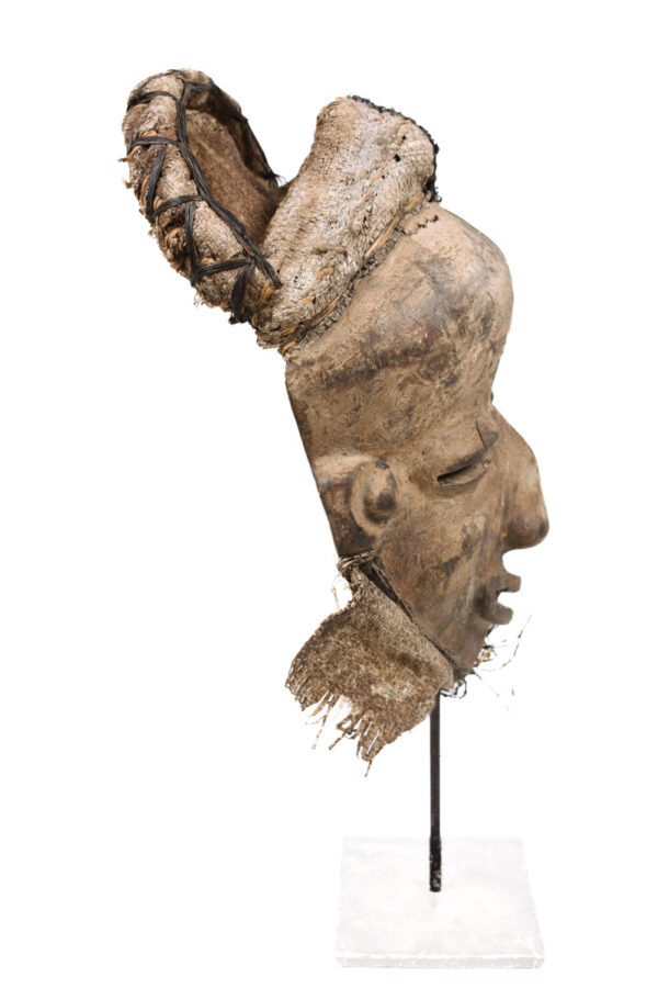 Mbangu distorted mask - Wood - Pende - Congo