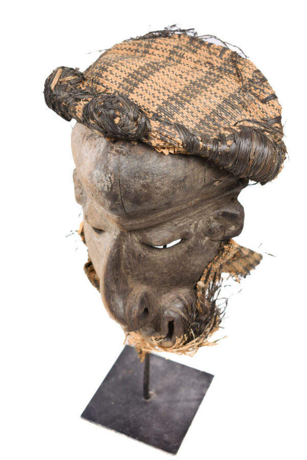 Mbangu distorted mask - Wood - Pende - Congo