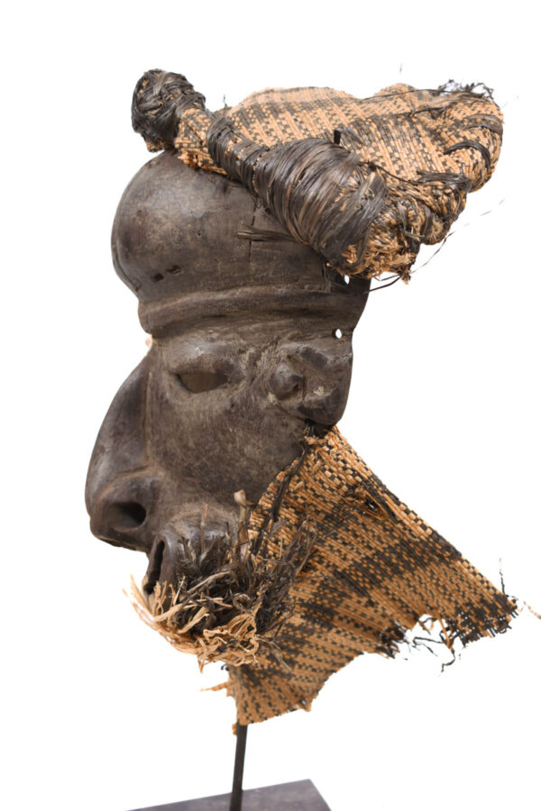 Mbangu distorted mask - Wood - Pende - Congo
