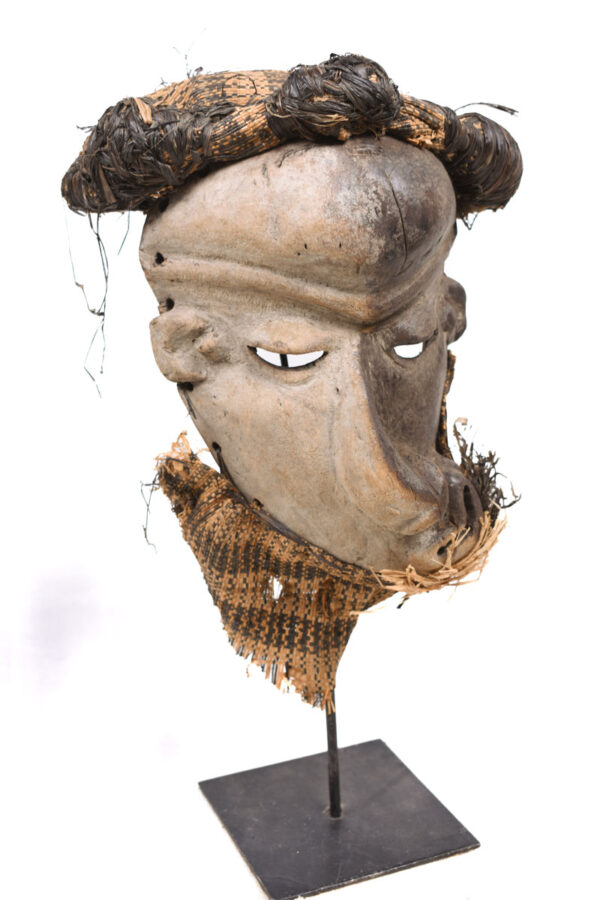 Mbangu distorted mask - Wood - Pende - Congo