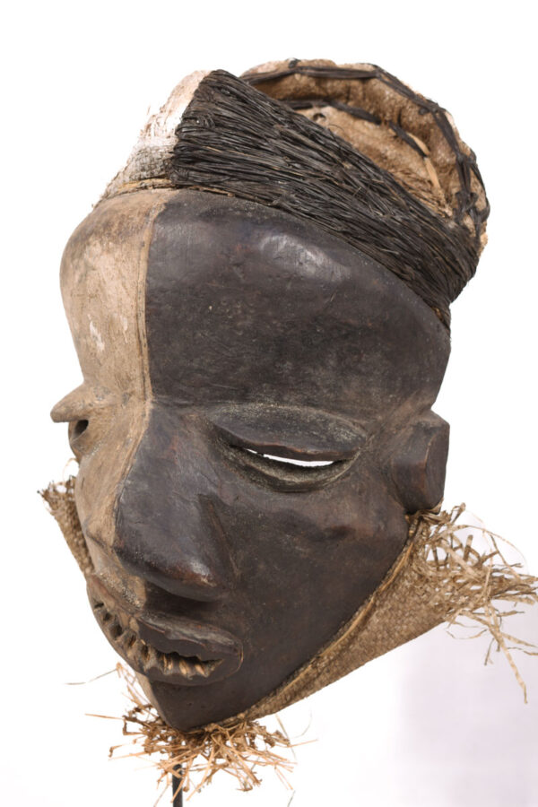 Mbangu distorted mask - Wood - Pende - Congo