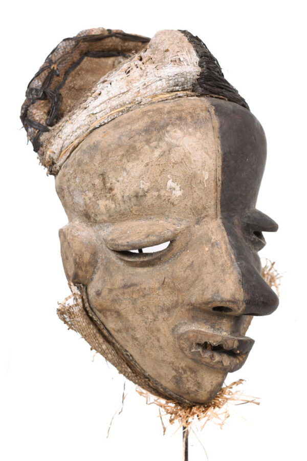 Mbangu distorted mask - Wood - Pende - Congo