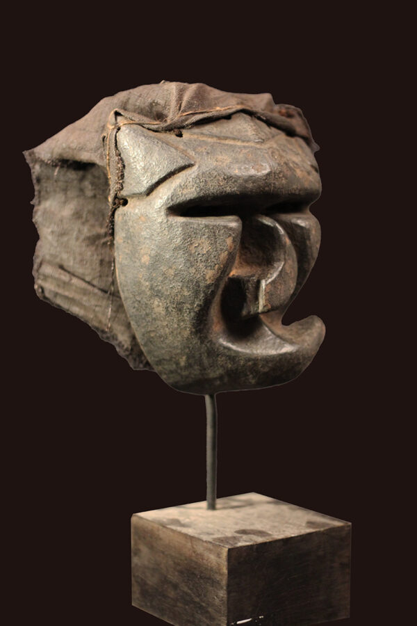 Mbangu distorted mask - Wood - Pende - Congo