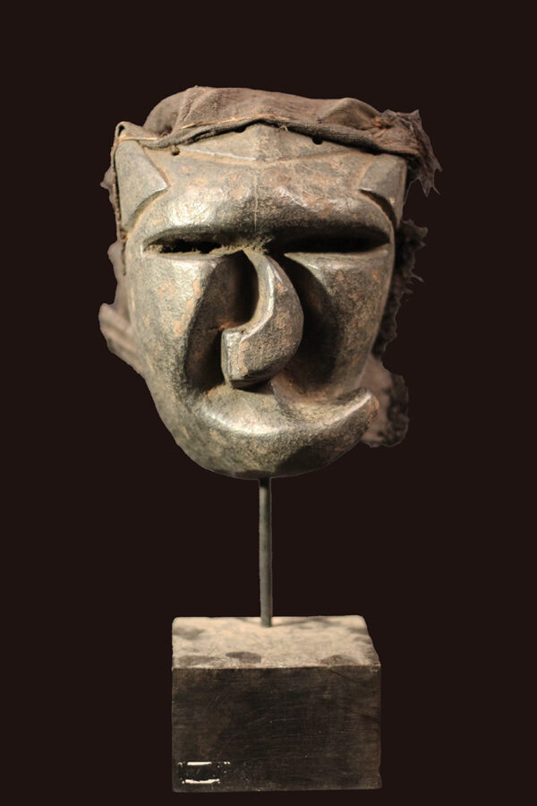 Mbangu distorted mask - Wood - Pende - Congo