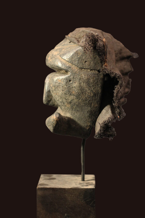 Mbangu distorted mask - Wood - Pende - Congo