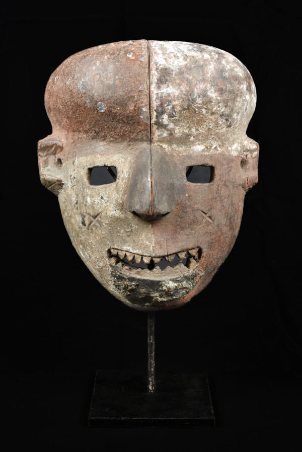 Mbangu distorted mask - Wood - Pende - Congo