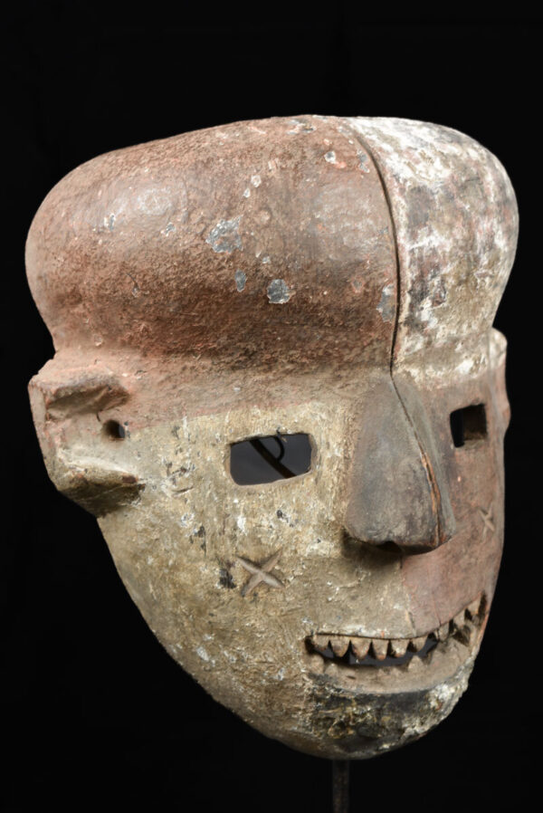 Mbangu distorted mask - Wood - Pende - Congo