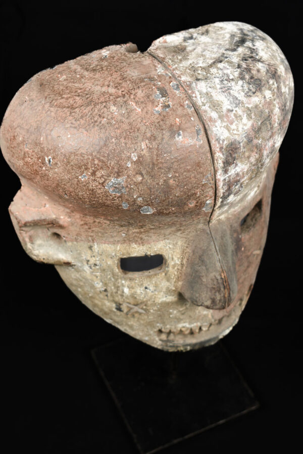 Mbangu distorted mask - Wood - Pende - Congo