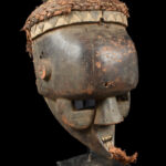 Initiation mask - Wood, Feathers - Salampasu - Congo