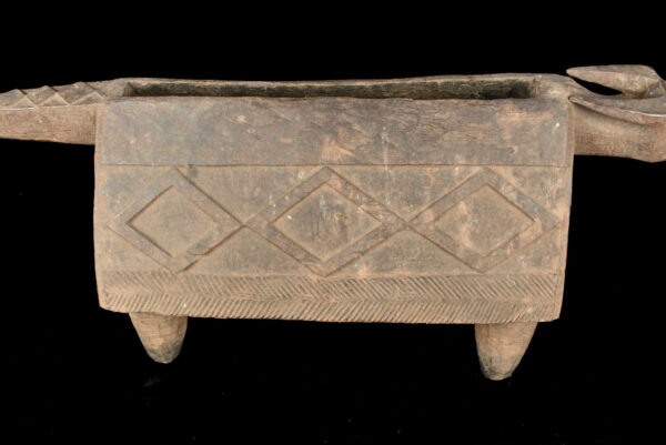 Zoömorphic Slit Drum - Wood - Lobala / Loi - DR Congo