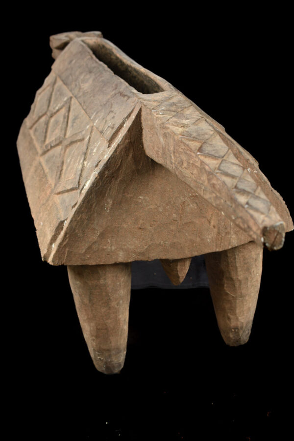 Zoömorphic Slit Drum - Wood - Lobala / Loi - DR Congo
