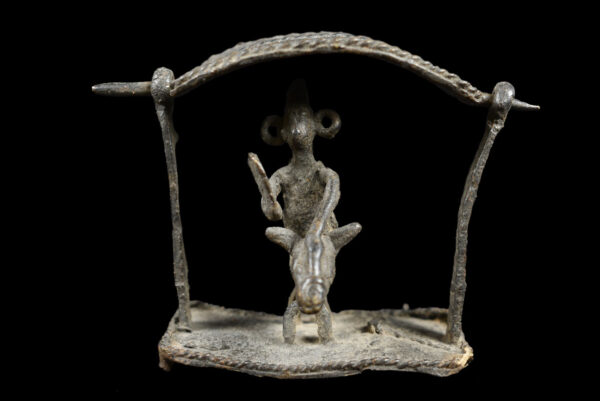 Horse rider figure - Bronze- Sao / Kotoko - ChadMaterial: Gold Weight: 3.20 g Diameter: 14.00 mm Madakeri Nayaka V